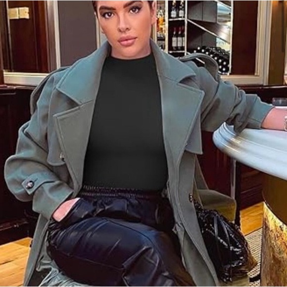 OQQ Mock Neck Bodysuit in Barbie pink Medium NWOT - Picture 8 of 8